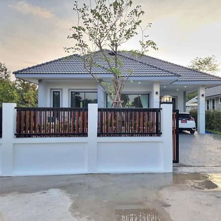 Baan Dalah Buriram Villa Ngoại thất bức ảnh